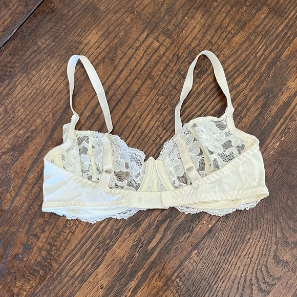 Vintage Victoria's Secret Lingerie Lace Bras - Picture 9 of 13
